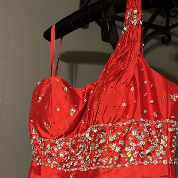 Mori Lee  formal red 1 shoulder sequin gown. Size 7/8 Perfect for Prom Season! - Picture 2 of 13